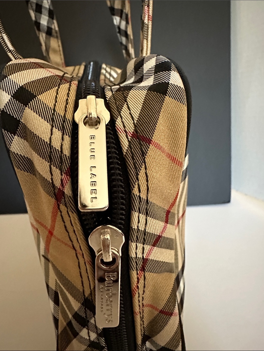 Burberrys Plaid Handheld Cosmetic Bag - Beige, Black, Red NWOT - Picture 2 of 9